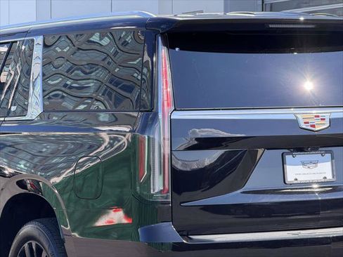 Used 2024 Cadillac Escalade ESV Premium Luxury AWD/4WD image 13