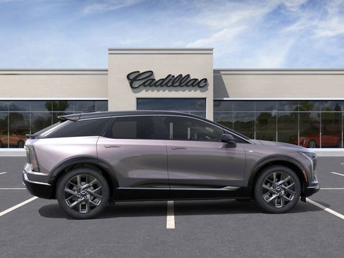 New 2026 Cadillac Optiq Luxury 1 image 29