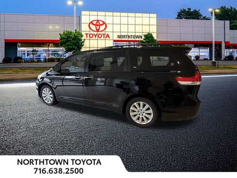 Used 2014 Toyota Sienna XLE w/ Entertainment Package AWD/4WD image 3