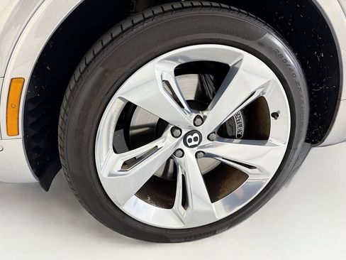 Used 2018 Bentley Bentayga image 29