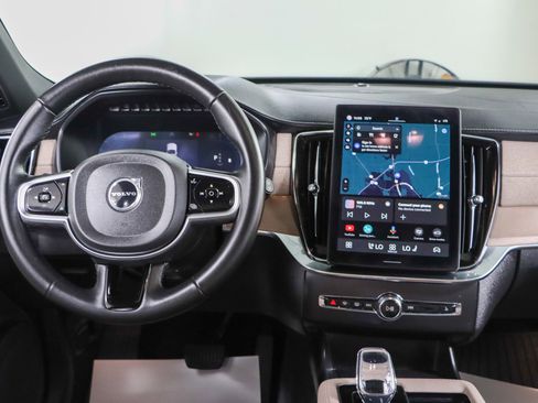 Used 2025 Volvo XC90 B6 Plus AWD/4WD image 17