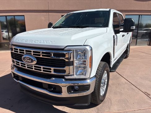 Used 2024 Ford F250 XLT AWD/4WD image 2
