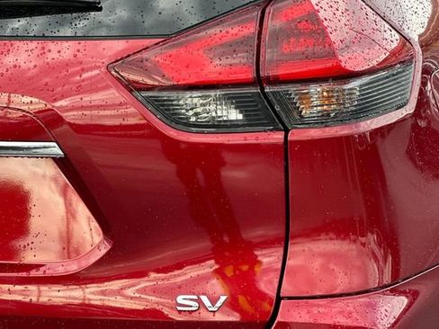 Used 2018 Nissan Rogue SV w/ Premium Package image 32