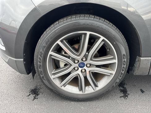 Used 2020 Ford Edge Titanium image 10