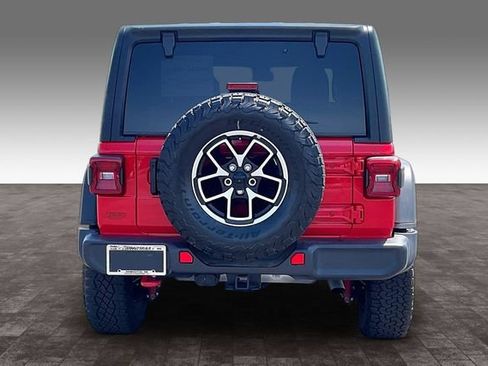 Used 2025 Jeep Wrangler Unlimited Rubicon w/ Convenience Group AWD/4WD image 4