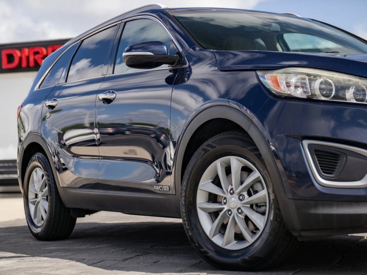 Used 2017 Kia Sorento AWD image 2