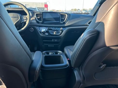 New 2026 Chrysler Pacifica Select w/ S Appearance Package image 24
