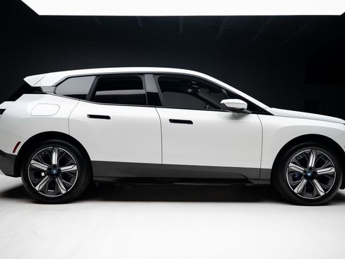 Used 2024 BMW iX xDrive50 w/ Premium Package image 35