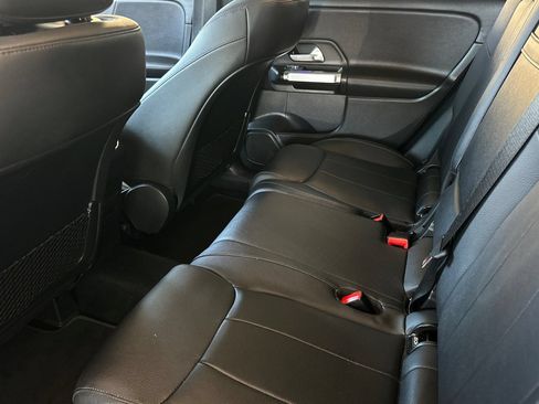 Used 2022 Mercedes-Benz GLB 250 4MATIC image 11