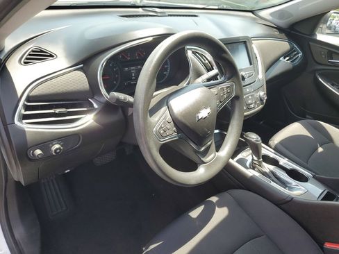 Used 2017 Chevrolet Malibu LT FWD image 19
