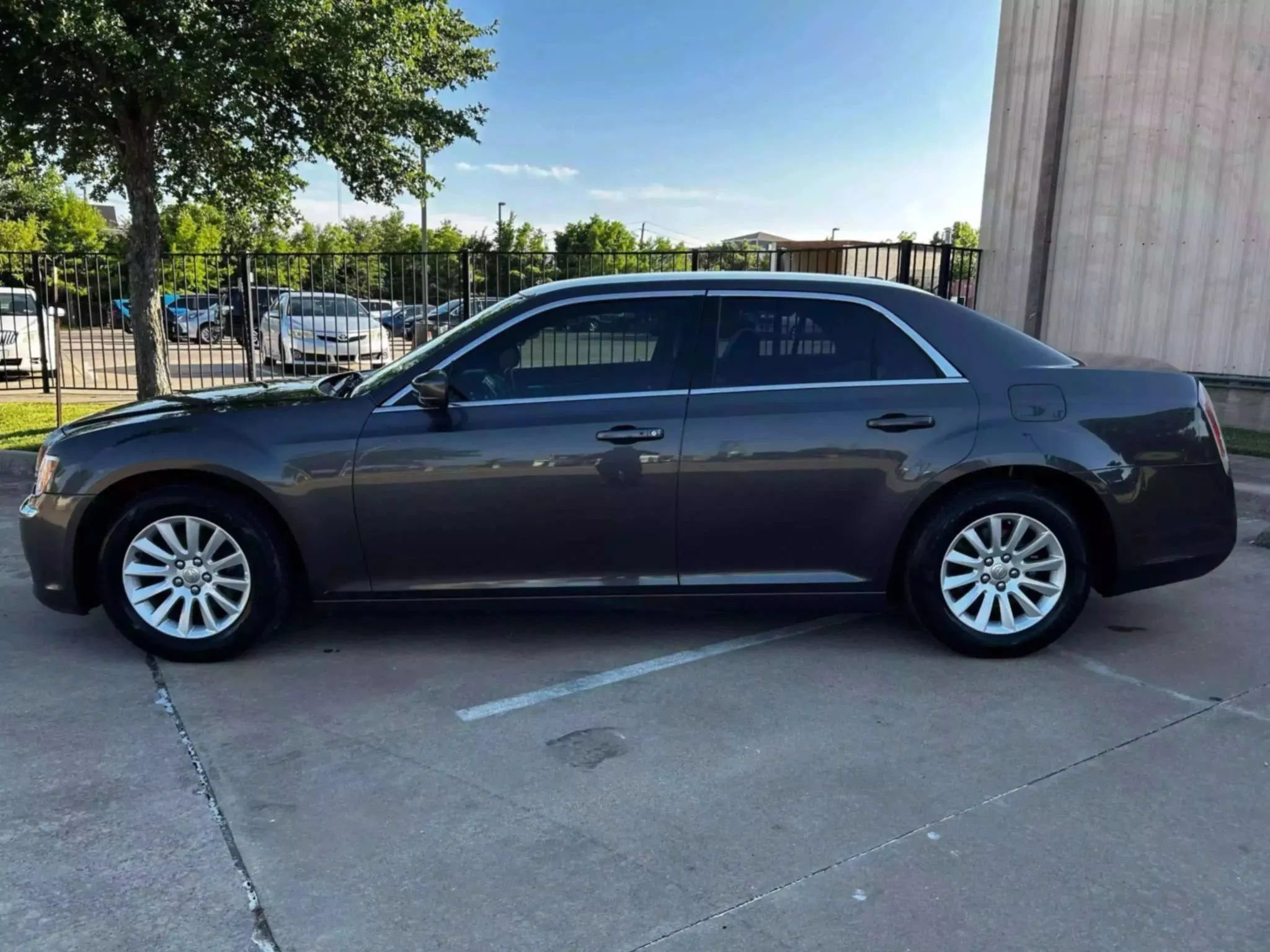 Used 2013 Chrysler 300 RWD image 8