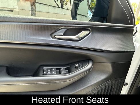 Used 2024 Jeep Grand Cherokee Altitude image 16