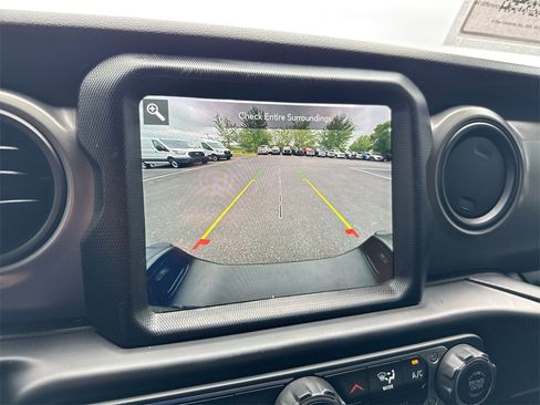 Used 2023 Jeep Gladiator Sport image 15