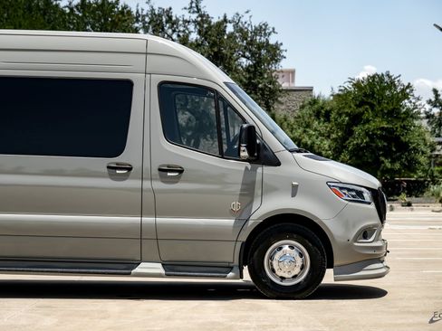 Used 2025 Mercedes-Benz Sprinter 3500 image 21