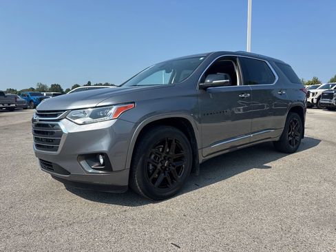 Used 2021 Chevrolet Traverse Premier FWD image 2