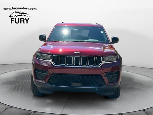 Used 2025 Jeep Grand Cherokee Laredo w/ Luxury Tech Group I AWD/4WD image 8