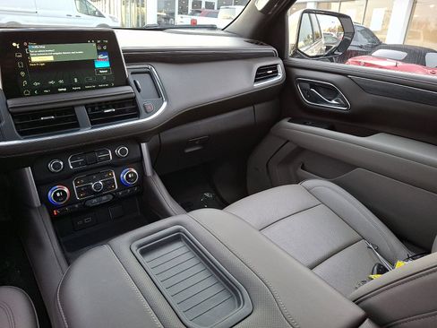 Certified 2023 GMC Yukon SLT w/ SLT Luxury Package image 16