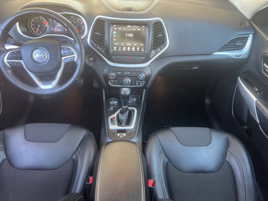 Used 2018 Jeep Cherokee Latitude Plus w/ Comfort/Convenience Group AWD/4WD image 19