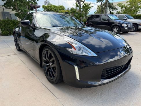 Used 2015 Nissan 370Z Coupe RWD image 4