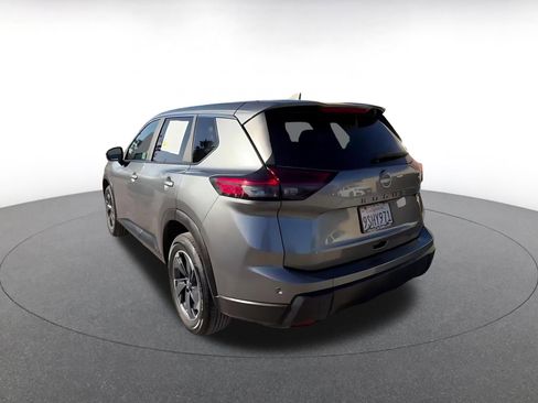 Used 2025 Nissan Rogue SV FWD image 11