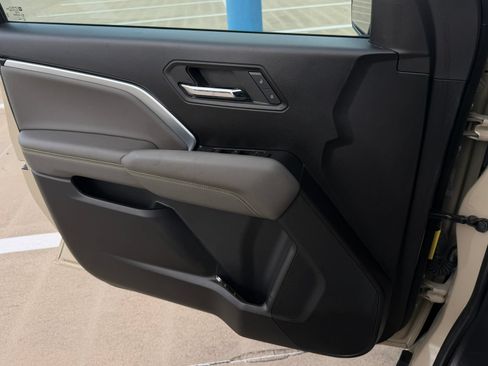 Used 2024 Chevrolet Colorado ZR2 w/ Technology Package AWD/4WD image 26