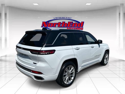 Used 2023 Jeep Grand Cherokee Summit w/ Luxury Tech Group V AWD/4WD image 3