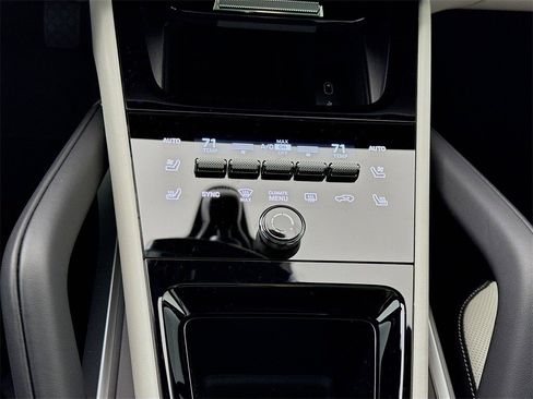 New 2026 Porsche Cayenne image 23