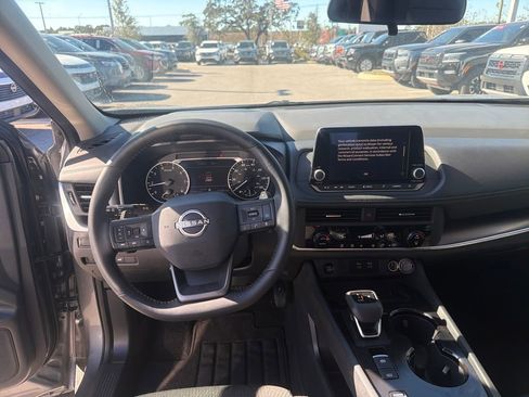 Certified 2025 Nissan Rogue SV image 25