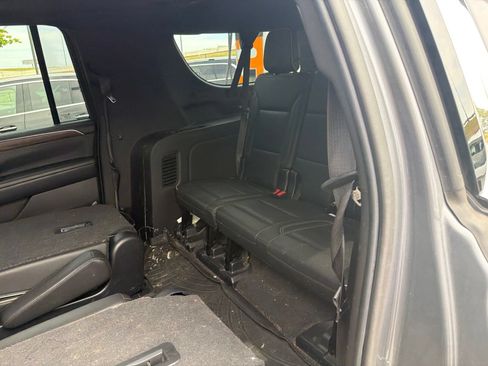 Used 2021 Chevrolet Suburban Premier AWD/4WD image 15