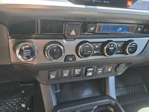 Used 2018 Toyota Tacoma TRD Off-Road AWD/4WD image 23