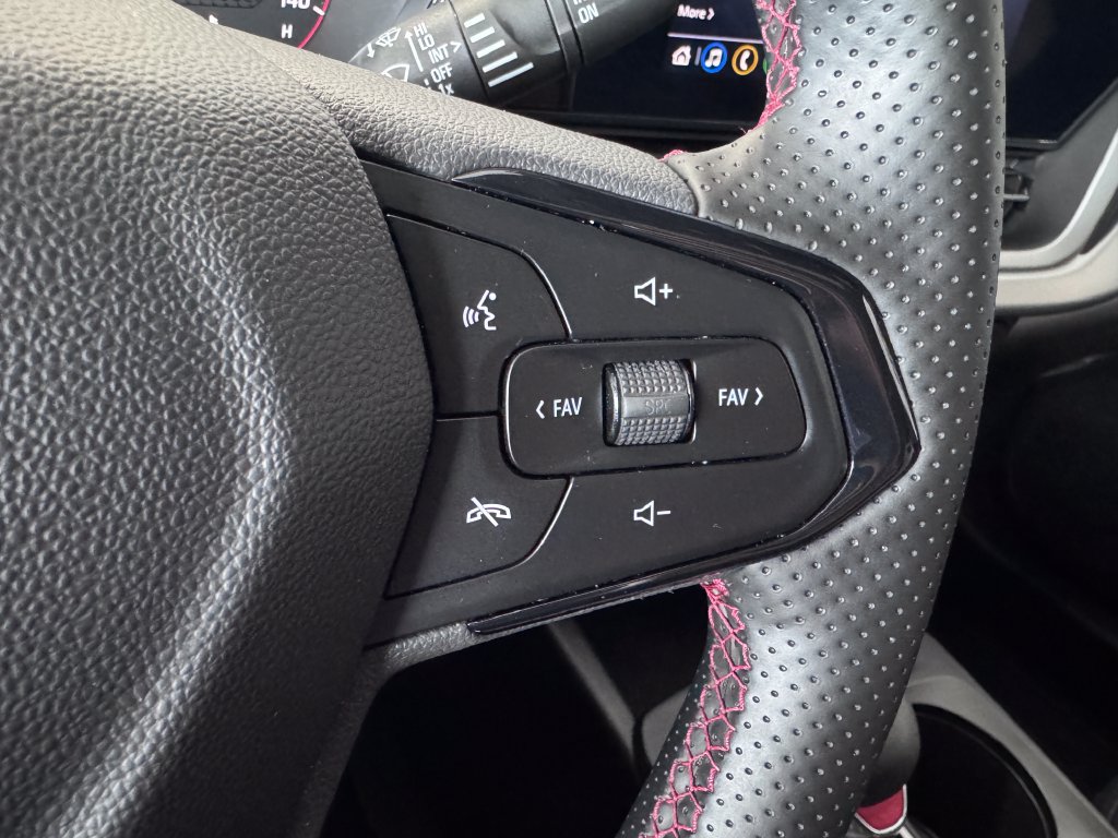 Used 2025 Chevrolet Trax RS w/ Sunroof Package FWD image 15