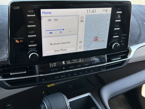 Used 2023 Toyota Sienna XLE w/ XLE Plus Package image 30