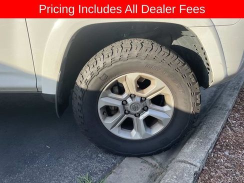 Used 2023 Toyota 4Runner SR5 AWD/4WD image 9