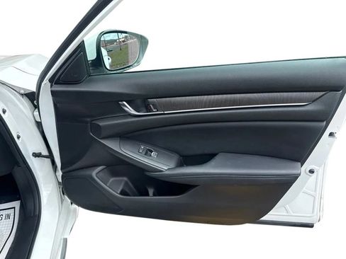 Used 2018 Honda Accord EX image 13