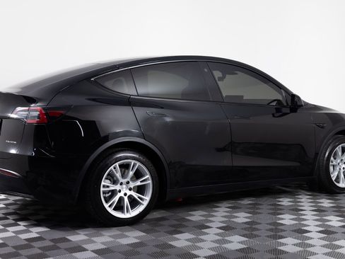 Used 2021 Tesla Model Y Long Range image 8