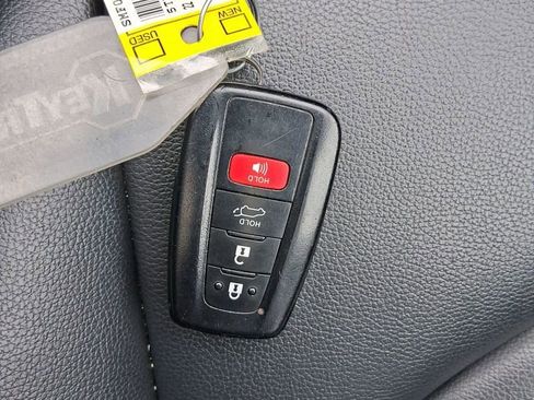 Used 2022 Toyota Highlander XLE image 28