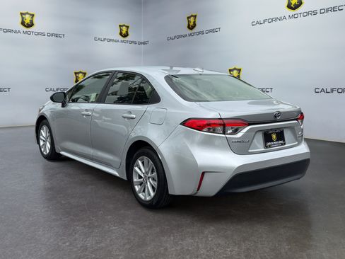 Used 2024 Toyota Corolla LE w/ LE Convenience Package FWD image 3