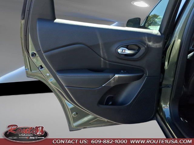 Used 2020 Jeep Cherokee Limited AWD/4WD image 24