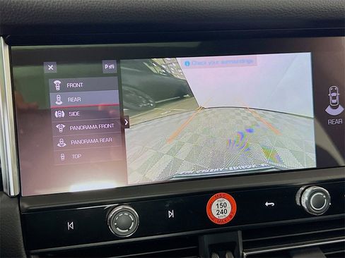 New 2026 Porsche Macan image 17