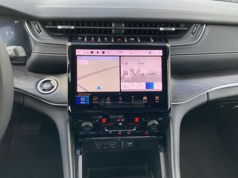 Used 2023 Jeep Grand Cherokee L Limited AWD/4WD image 36