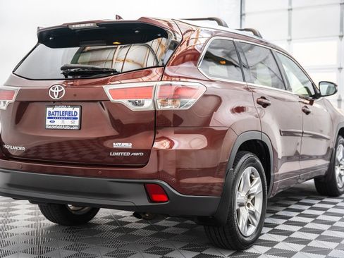 Used 2015 Toyota Highlander Limited w/ Driver Technology Package AWD/4WD image 5