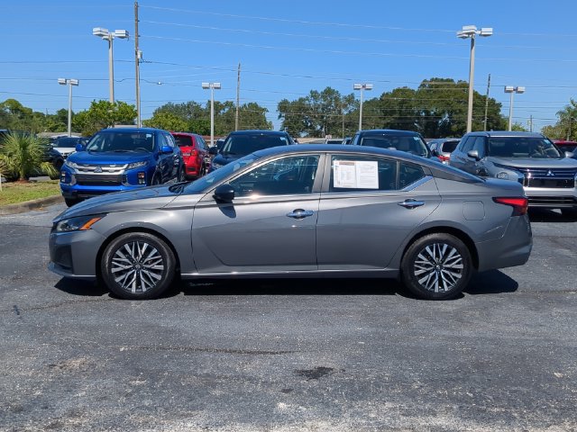 Used 2025 Nissan Altima 2.5 SV FWD image 9