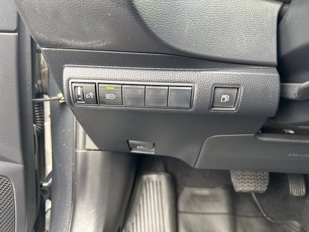 Used 2025 Toyota Corolla LE FWD image 24