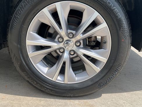 Used 2015 Toyota Highlander XLE FWD image 25