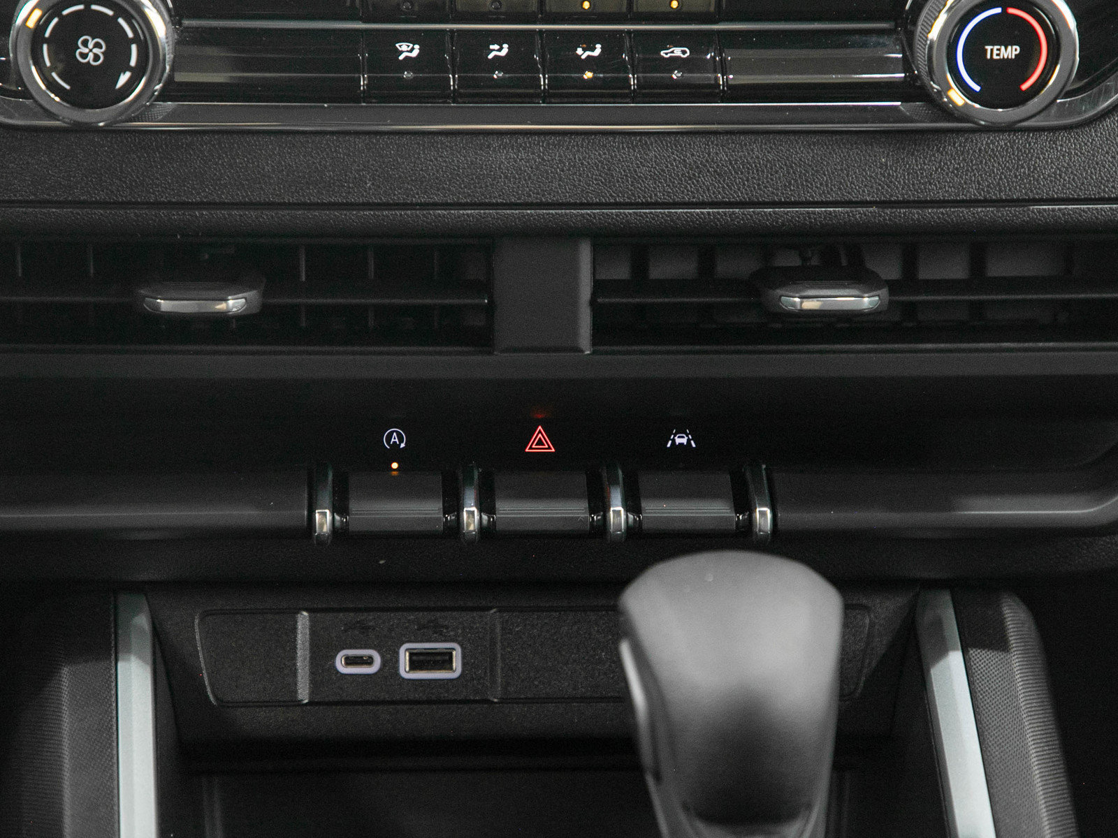 Used 2023 Chevrolet Colorado Trail Boss w/ Technology Package AWD/4WD image 20