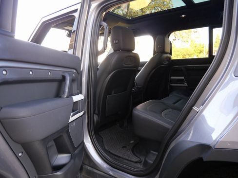 Used 2022 Land Rover Defender 110 S image 16