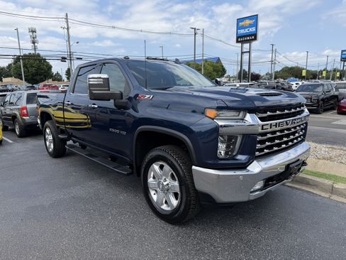 Used 2020 Chevrolet Silverado 2500 LTZ AWD/4WD image 2