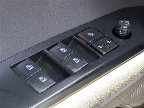 Used 2018 Toyota Camry LE w/ Convenience Package FWD image 12