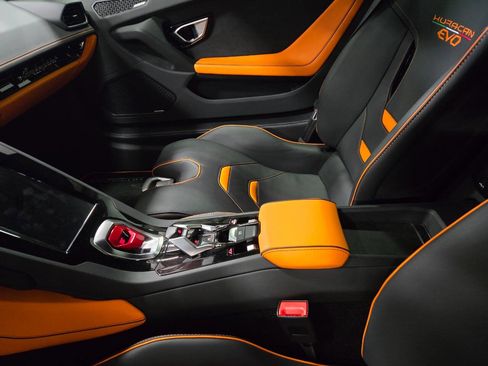 Used 2024 Lamborghini Huracan EVO image 24