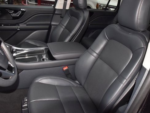 New 2026 Lincoln Aviator AWD image 34